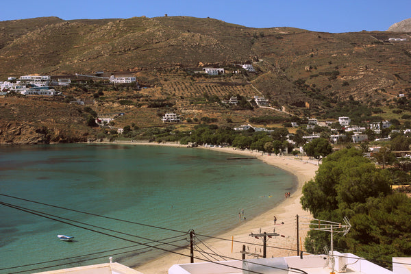 less than a  minute on foot from the beach,port,public transports,markets,trator  aegiali view Entire rental unit vacation rental 32133394