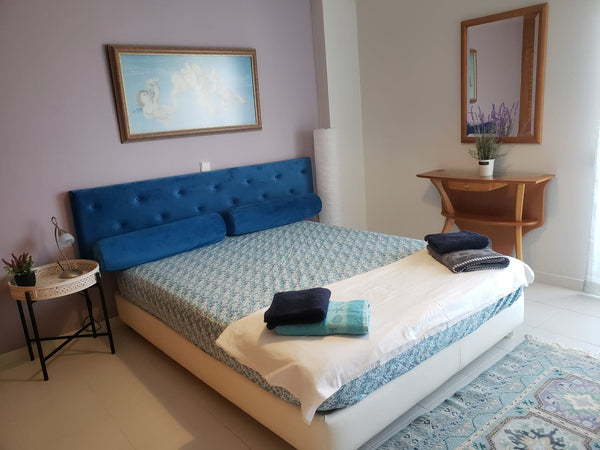 Modern, updated, in a great location one bedroom apartment on the third floor of Toronto, Canada modern, updated, great location!! Entire condo vacation rental 17850114