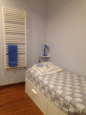 Bienvenue dans notre maison située dans un quartier typique de Bordeaux. Nous so Bordeaux, France Chambre chez l'habitant. Quartier Sainte Croix. Private room in home vacation rental 38352800