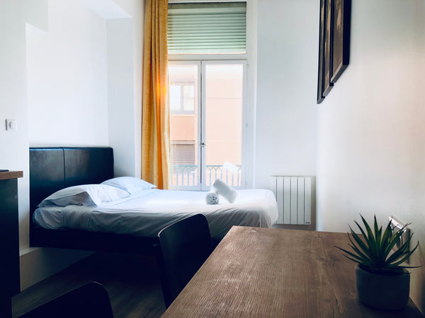 A quelques minutes de la gare Part Dieu et de son centre commercial.<br />Tout e Lyon, France ✨NID DOUILLET CHIC PROCHE GARE PART DIEU Entire rental unit vacation rental 651777662498883691