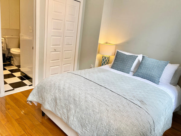 This stylish place to stay is perfect for students or travelers visiting NYC. 1  New York, NY Rental unit in New York · 1 bedroom · 1 bed · 1 private bath Private room in rental unit vacation rental 964121383827414786