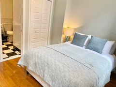 This stylish place to stay is perfect for students or travelers visiting NYC. 1  New York, NY Rental unit in New York · 1 bedroom · 1 bed · 1 private bath Private room in rental unit vacation rental 964121383827414786