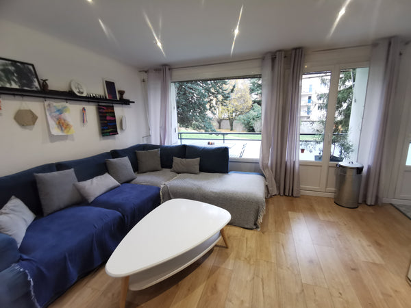 T4 of 80 m2, funicular 5 minutes walk, metro 8 minutes walk. Close to old lyon c Lyon, France T4 near the center 5 minutes walk from the metro Entire condo vacation rental 53562961