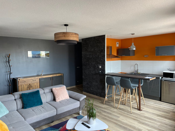 Situé au 4ème et dernier étage d’une résidence, cet appartement bénéficie d’une  Bordeaux, France Appart dernier étage, balcon, parking gratuit ! Entire rental unit vacation rental 50464087