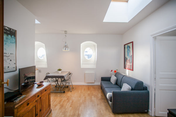 Looking for being in the heart of Paris ? Our lovely renewed 1 bdr apartment wil Paris, France Beaubourg - Turbigo under the roofs bright 1 Bdr Entire rental unit vacation rental 19174746