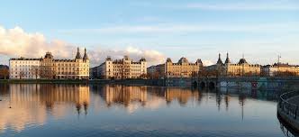 Bright airy apartment in Copenhagens sought after fashionable Osterbro area. Com Copenhagen, Denmark Large, bright apartment, great central location Entire rental unit vacation rental 21415442