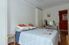 The flat is perfect for a cosy nigh in Paris. In the center of Paris, in a quiet Paris, France Great place in center of Paris ! Private room in rental unit vacation rental 3621388