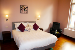 Welcome to a B&B of high-quality design and comfort. Located on a quiet street i Brussels, Belgium Heart EU! Only Kitchen Shared. Deluxe Ensuite Bath Private room in home vacation rental 3931171