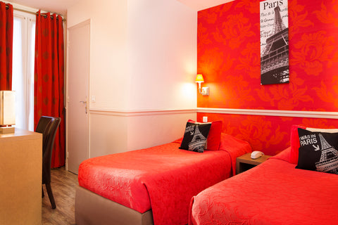 A moins de 100 m du M° Grands Boulevards (lignes 8 et 9), au pied des théâtres,  Paris, France Chambre privée twin, au coeur de Paris, Paris 9è Private room vacation rental 15371417