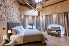 Sunny awakenings<br /><br />Two suites of 28-35m2 are located on the first floor GR Suite Room in boutique hotel vacation rental 33893964