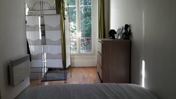 Hi everyone!<br />This is my small place in Paris<br />In a few word:<br />- Nic Montreuil, France 40m2 in Belleville Entire rental unit vacation rental 19382928