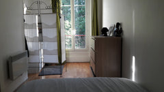 Hi everyone!<br />This is my small place in Paris<br />In a few word:<br />- Nic Montreuil, France 40m2 in Belleville Entire rental unit vacation rental 19382928