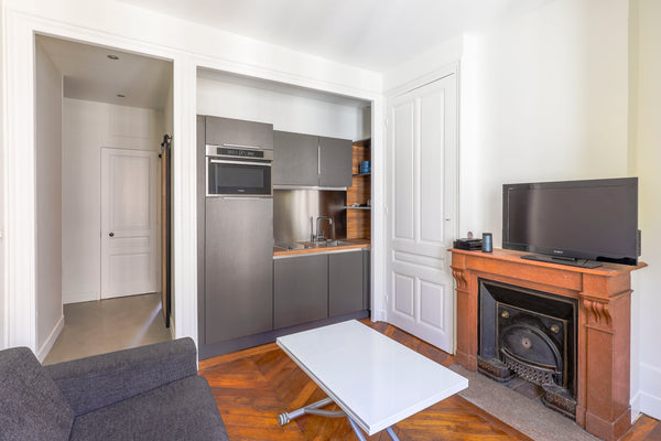 Charmant appartement entièrement rénové avec goût. Vous serez séduits par son co Champagne-au-Mont-d'Or, France Appartement au cœur de Lyon : Charme et Confort Entire rental unit vacation rental 38753114