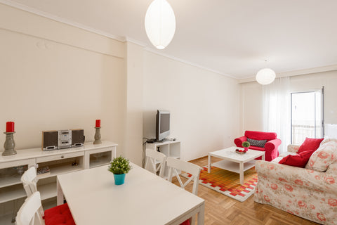 A modern and bright 2 bdroom apartment to comfortably host up to 4 guests. Stay  Thessaloniki, Greece Modern 2bdroom apartment close to city center Entire rental unit vacation rental 27830696