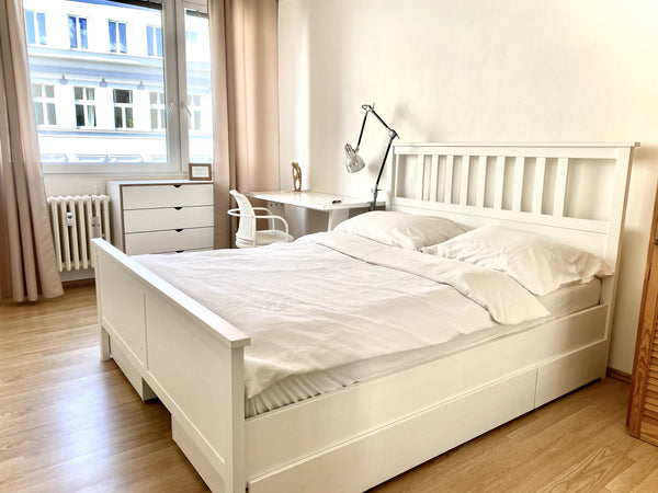 No couples please. Bright spacious bedroom with a comfy bed. Prime location by L Prague, Czechia Relax room in positive professional atmosphere Private room in rental unit vacation rental 43699072