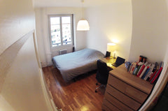 Chambre avec lit 2 places, une grande commode ainsi qu’un bureau et un vrai sièg Lyon, France Chambre agréable & lumineuse Private room in rental unit vacation rental 8795392