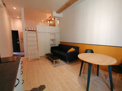 <b>The space</b><br />Studio de 30m2 avec un espace nuit en mezzanine et un cana Lyon, France Studio au calme sous les arbres en centre ville Entire rental unit vacation rental 44355427