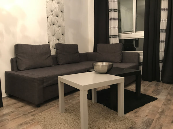 Beau Studio moderne situé au 23ème étage avec une vue imprenable sur Paris. Paris, France Very modern Studio with an amazing view over Paris Entire rental unit vacation rental 19766978