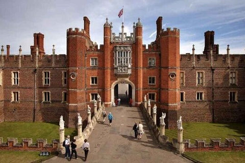 Private Guided Tour of Hampton Court Palace  Private Tours and Travel Guide Europe London CITY London Destination Tour Europe London CITY London