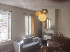 Notre ravissant studio est situé à 900 mètres et deux arrêts de tram de la Place Bordeaux, France Charmant studio à Bordeaux ! Entire rental unit vacation rental 34641416
