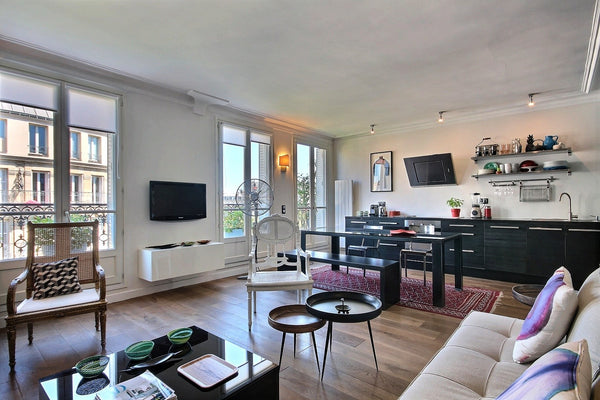 Beautiful sunny apartment located in the historic Marais and completely renovate Paris, France Typical parisian with green view. Entire rental unit vacation rental 5187809