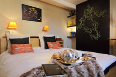 Superbe chambre privative disposant d'une salle de bain et douche ( sans cuisine  Chambre privative au châtelain Private room in bed and breakfast vacation rental 52296480