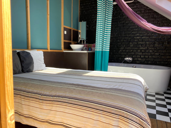 Il s'agit d'un loft situé dans les combles d'un bel immeuble de caractère datant  Loft au Châtelain Entire loft vacation rental 670025708951922000