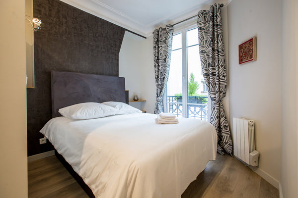 Welcome to my cosy nest !<br /><br />The apartment is located in a quiet, upscal Paris, France Modern arty flat close to Saint-Germain des Près Entire rental unit vacation rental 15291137