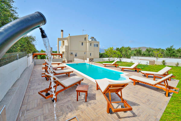 Dermitzogianni Villa is 4 km from the centre of Kissamos. The beach is 200 metre  Dermitzogianni Villa Entire villa vacation rental 558393374510444838