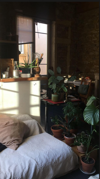 Au coeur de la presqu'ile de Lyon, l'appartement est très bien situé. Le charme  France Lyon : Appartement canut atypique Entire rental unit vacation rental 32305772