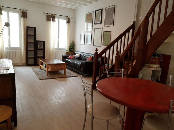 Située dans le Vieux Lormont, le petit Montmatre bordelais, cette agréable maiso Lormont, France Maison de 82m2 dans le Vieux Lormont Entire home vacation rental 25542858