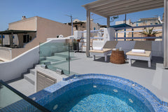Cozy and comfortambe tradiitonal house in the heart of Emporio village. The "Lat  Latipi House Entire home vacation rental 19052128