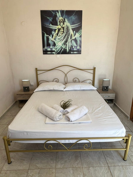 Zeus studio has double-sized bed, kitchen  and bathroom stones.<br /><br /><b>Th Greece villa ellas zeus studio.view the sea Private room in farm stay vacation rental 17806234