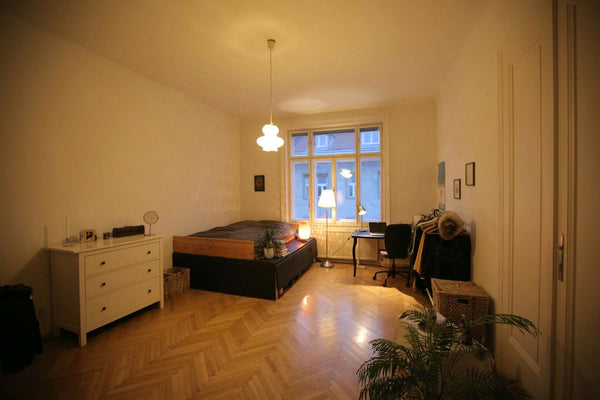 The room is big (22qm), bright and cosy and part of a shared apartment:) There i Vienna, Austria Big bright room close to city centre Private room in rental unit vacation rental 23157381