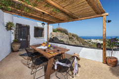 The "L" House belongs to a small complex of two self catering houses of unique c Oia, Greece Stylish House for 4-6 persons! Entire home vacation rental 10000547