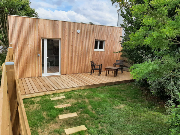 Détendez-vous dans ce logement unique et tranquille, aux portes de Bordeaux.<br  Cenon, France Studio neuf, calme, en bois, terrasse et jardinet Entire home vacation rental 50823648