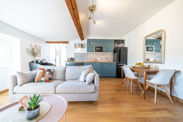 Niché au cœur de l’effervescent 7ème arrondissement de Lyon avec ses nombreux ba Lyon, France Nid douillet  vue sur les toits -Saxe Gambetta Entire rental unit vacation rental 689673837665308326