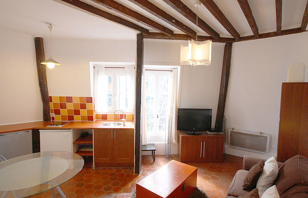 Deux pièces entièrement meublé et équipé sur un dernier étage avec ascenseur, sa Paris, France 2 pces 34m² furnished 75003 Entire rental unit vacation rental 6023045