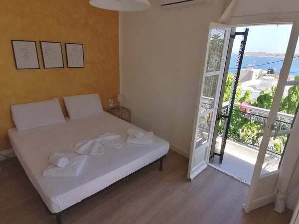 Mulberry House Kalathas - Microcosmo Creta Holiday Homes. This beautiful and rec Chania, Greece 10 min walk from beach★2 bedrooms★Wi-fi★A/C★6 ppl. Entire condo vacation rental 676408096410475970