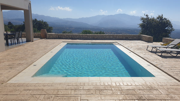 Have a look at our New Offers!<br />Find yourselves in the heart of Rethymno cit Rethimnon, Greece Villa Nelia , breathtaking seaview and sunsets ! Entire home vacation rental 8976083