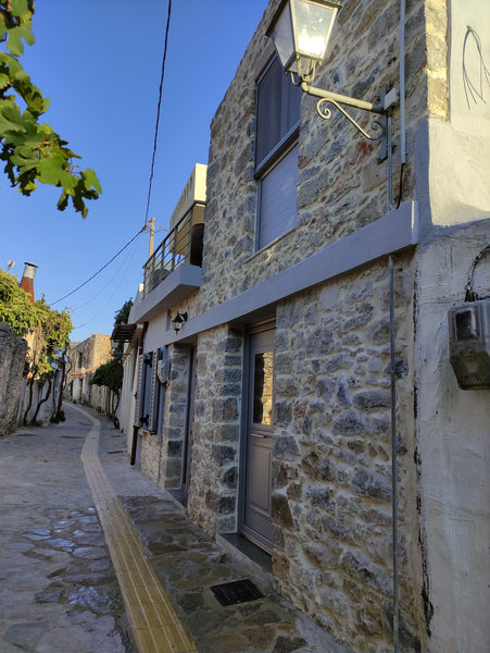 Do you want to stay in a Traditional Village, away from the noise of the city?<b Pireas, Greece Angeliki Stone House - Ολόκληρο διαμέρισμα - 55m² Entire home vacation rental 684556498590463680