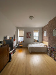 One bedroom available in a spacious 2 bedroom with balcony in Brooklyn! Right ne New York, NY Rental unit in Brooklyn · 1 bedroom · 1 bed · 1 shared bath Private room in rental unit vacation rental 50878609