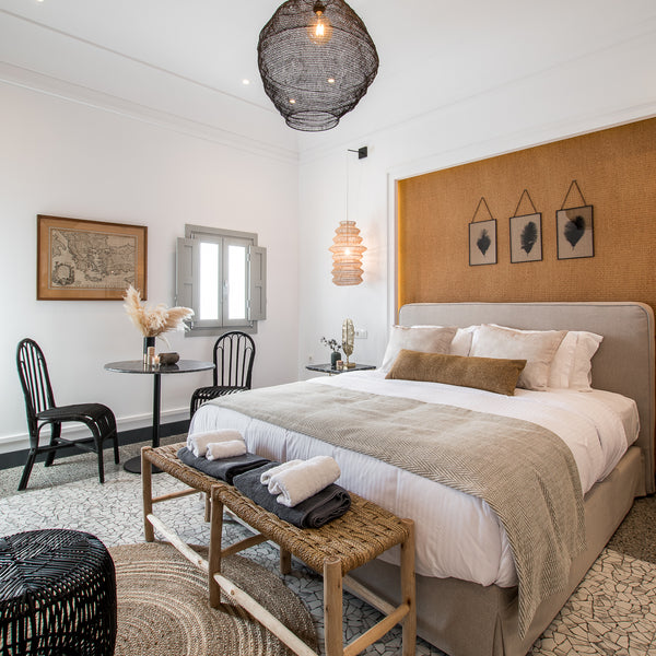 Stay in the Heart of Fira – <br />Located in the Fira City Centre district of Fi  Amellot Art Suites-Honeymoon suite with hot tub Room in hotel vacation rental 32732766