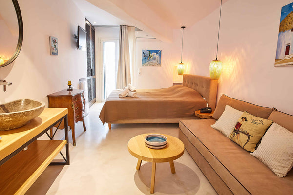 Newly designed studios (2018) all with beautiful detail, air con, TV, WiFi, terr Greece Modern Doubles, walking distance to town. Room in boutique hotel vacation rental 27801816