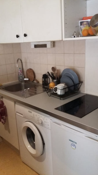 Studio situé au cœur des Batignolles ( proche metro Rome) et à 10 min à pied de  Paris, France Studio au coeur des Batignolles Entire rental unit vacation rental 7356467