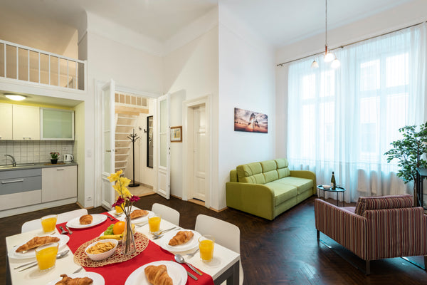 Awesome location in the heart of Prague. Bright, spacious (100 m2) apartment wit Prague, Czechia ❤️️pragueforyou❤️️ 2 Bedrooms apartment for 11pers Entire rental unit vacation rental 9159744