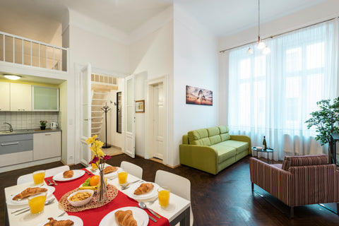 Awesome location in the heart of Prague. Bright, spacious (100 m2) apartment wit Prague, Czechia ❤️️pragueforyou❤️️ 2 Bedrooms apartment for 11pers Entire rental unit vacation rental 9159744