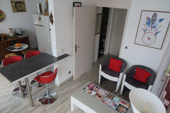 Grand studio rénové de 30m2 avec parking privé attenant dans une résidence sécur Chalon-sur-Saône, France STUDIO 30m2 Renové a côté du tramway Entire rental unit vacation rental 30335743