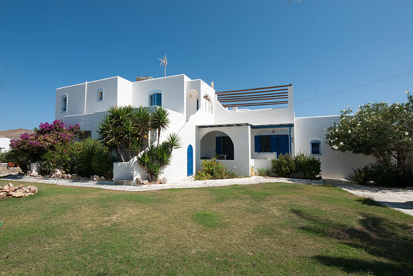 The  property is a complex of three indipendent residences  and it is located ne Greece Sea front property in Livàdia Paros Cycladic home vacation rental 11587591