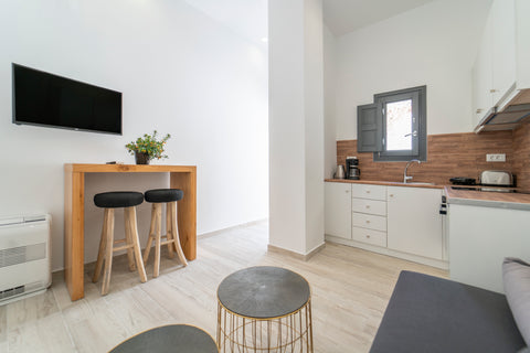 Beautiful and modern flat in the center of Fira, just 5 minutes walk from the fa  Nostos | Central Apartment with Terrace & Jacuzzi Entire rental unit vacation rental 27247048